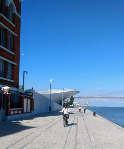 fietsen in de stad Lissabon